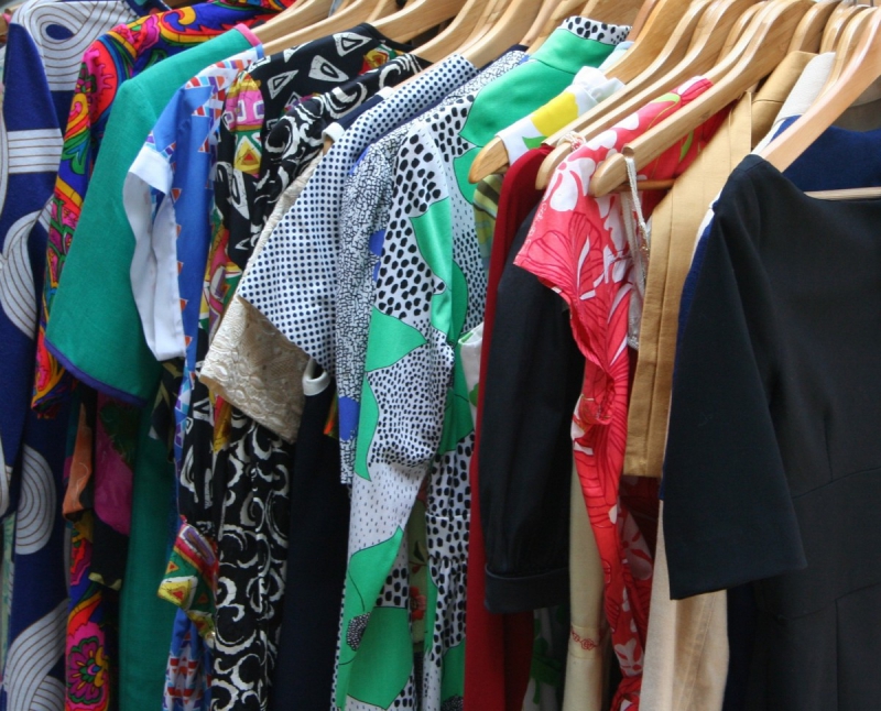 boutique-CLANS-min_dresses_apparel_clothing_clothes_clothes_hangers_wooden_hangers_retail_shop_closet-1149845